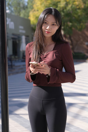 下雨天的车站避雨2